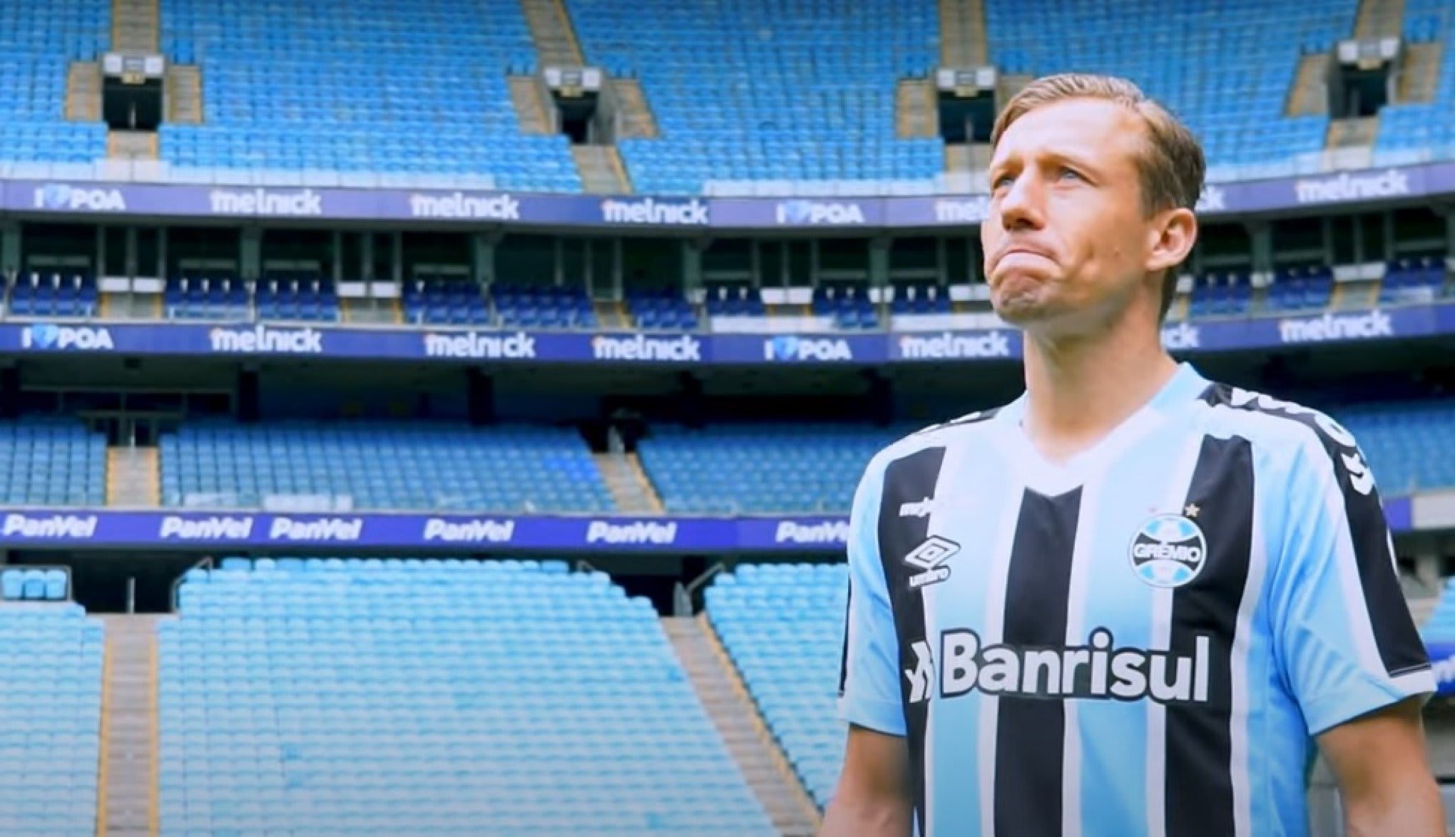 Sem ritmo de jogo, Lucas Leiva ainda não jogou bem pelo Grêmio nessa Série B