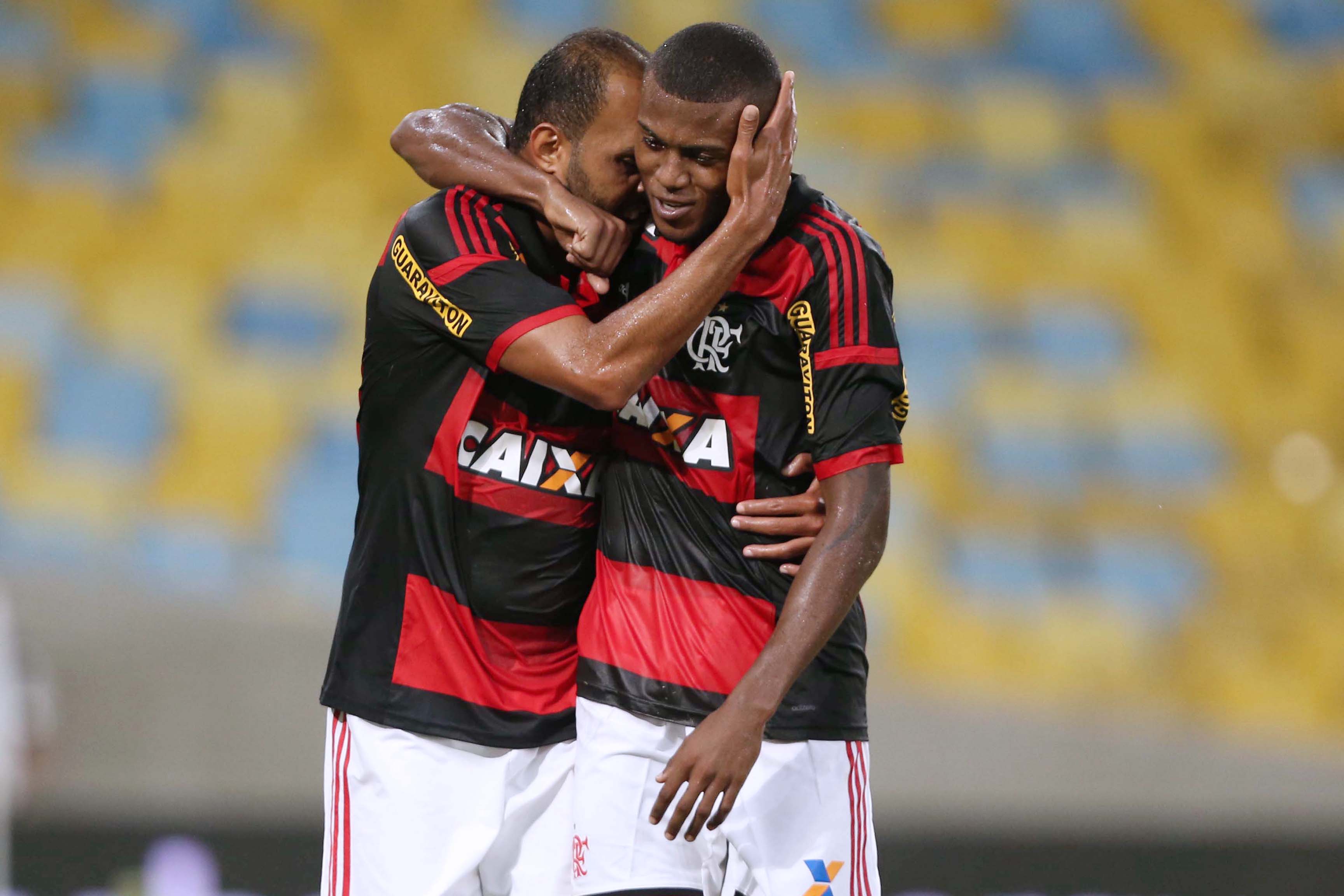 Cirino não treina, e Alecsandro ocupa vaga na equipe titular do Flamengo