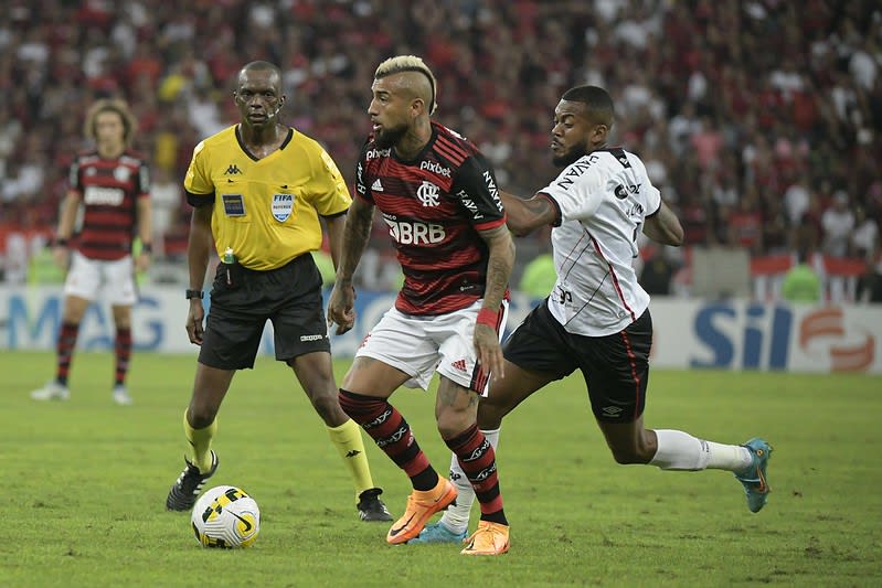 CBF define arbitragem para jogo de volta entre Flamengo e Athletico-PR, pela Copa do Brasil