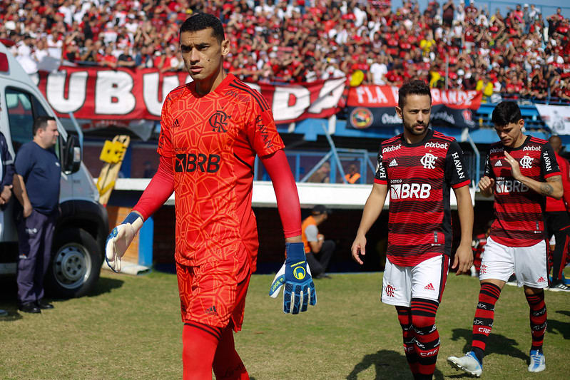 Flamengo entrou no bolo no Brasileirão, o que é fundamental, avalia Mauro Cezar