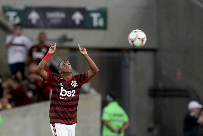 Clubes da Série B tentam contratação de Bill, Flamengo aceita emprestar, mas jogador breca