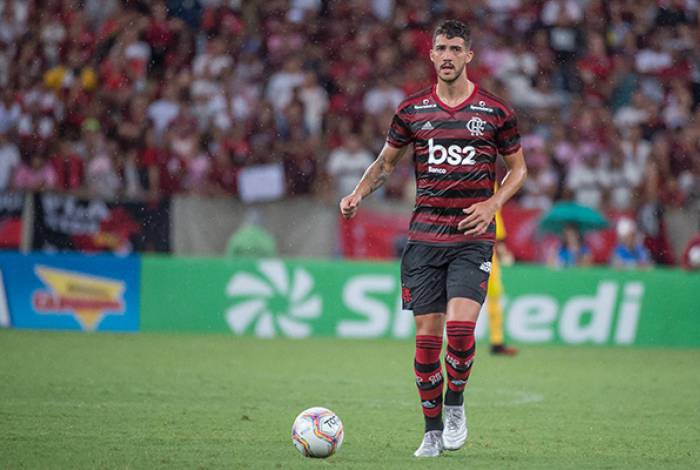 Dupla de zaga tem início turbulento e tenta ganhar confiança no Flamengo