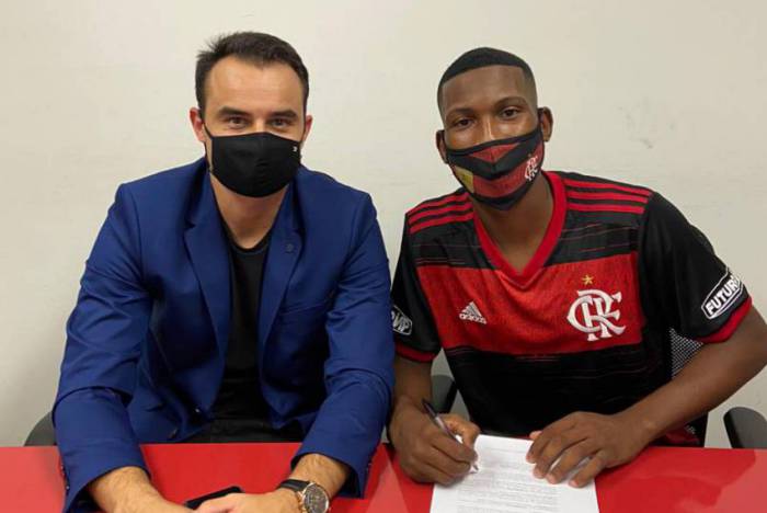 Flamengo renova contrato de atacante destaque da base; saiba mais