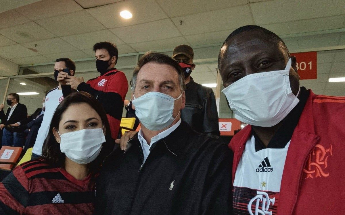 Presidente Jair Bolsonaro marca presença em jogo do Flamengo no estádio Mané Garrincha