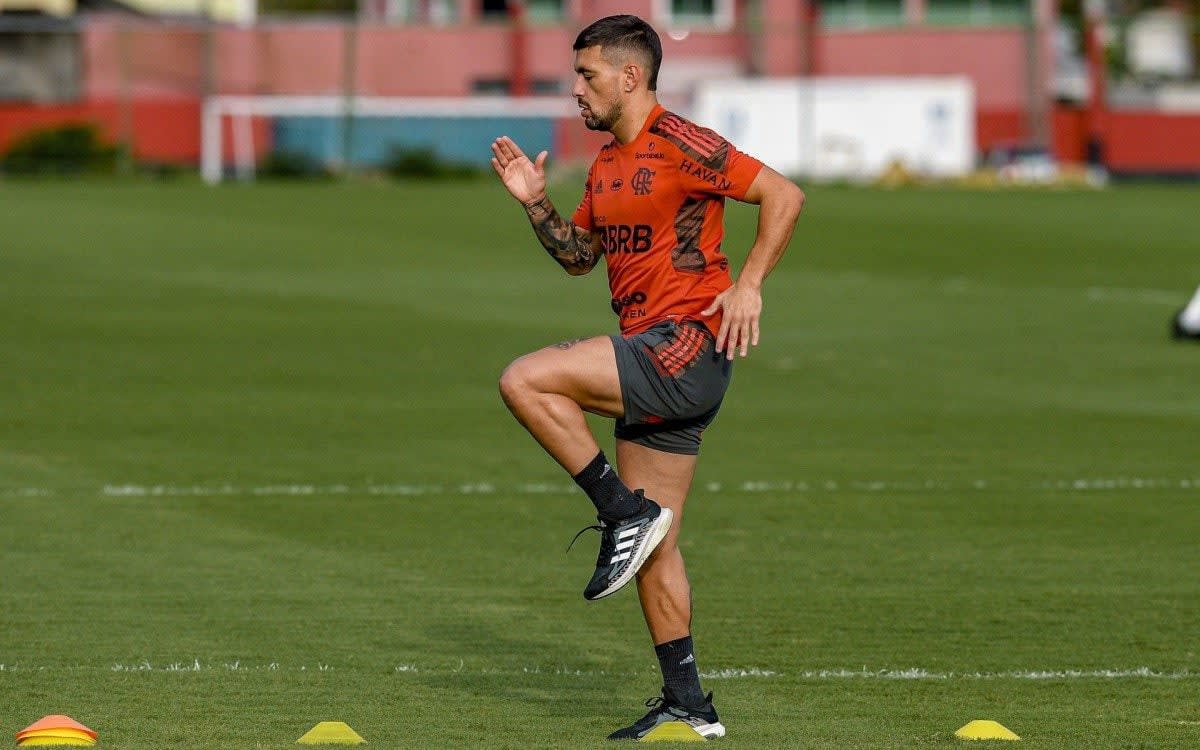 Vai pro jogo? Saiba os planos de Renato Gaúcho para Arrascaeta no jogo contra o Grêmio