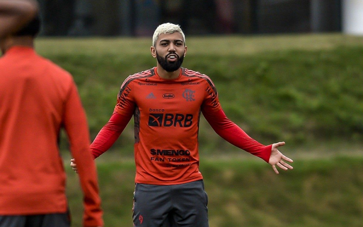 Gabigol é alvo de especulações e estaria sendo disputado por três clubes do futebol inglês