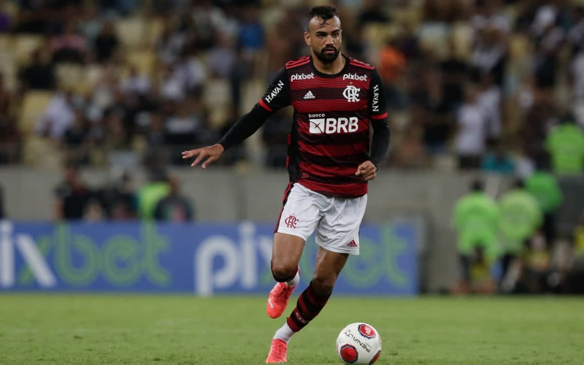 Zagueiro do Flamengo comemora retorno após quatro meses: Não sou de sentar em contrato