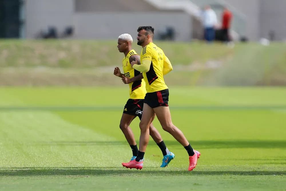 Flamengo pode receber punição caso escale jogadores que testaram positivo para Covid-19; entenda