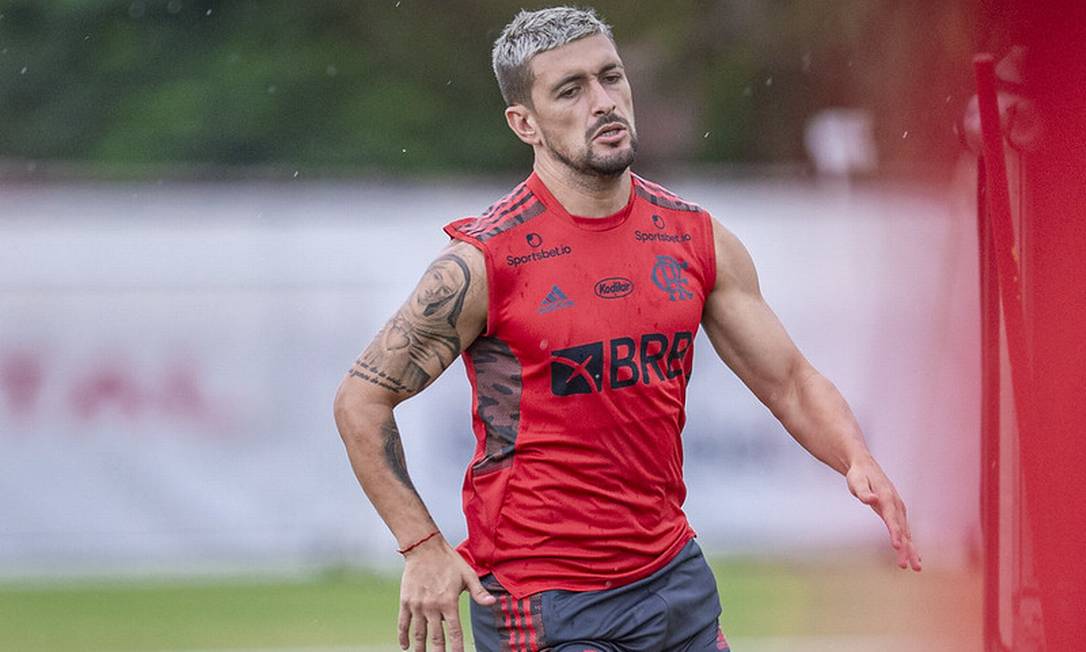 Flamengo começa semana com alento da volta de Arrascaeta