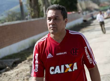 Luxemburgo confia em elenco com idade avançada do Flamengo