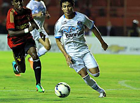 Ainda sem Felipão, Grêmio tem três mudanças no time