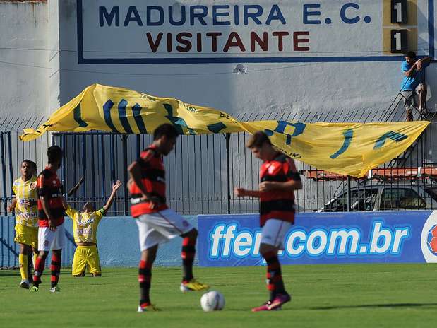 Ex-flamenguista passa em branco no clássico de Conselheiro Galvão