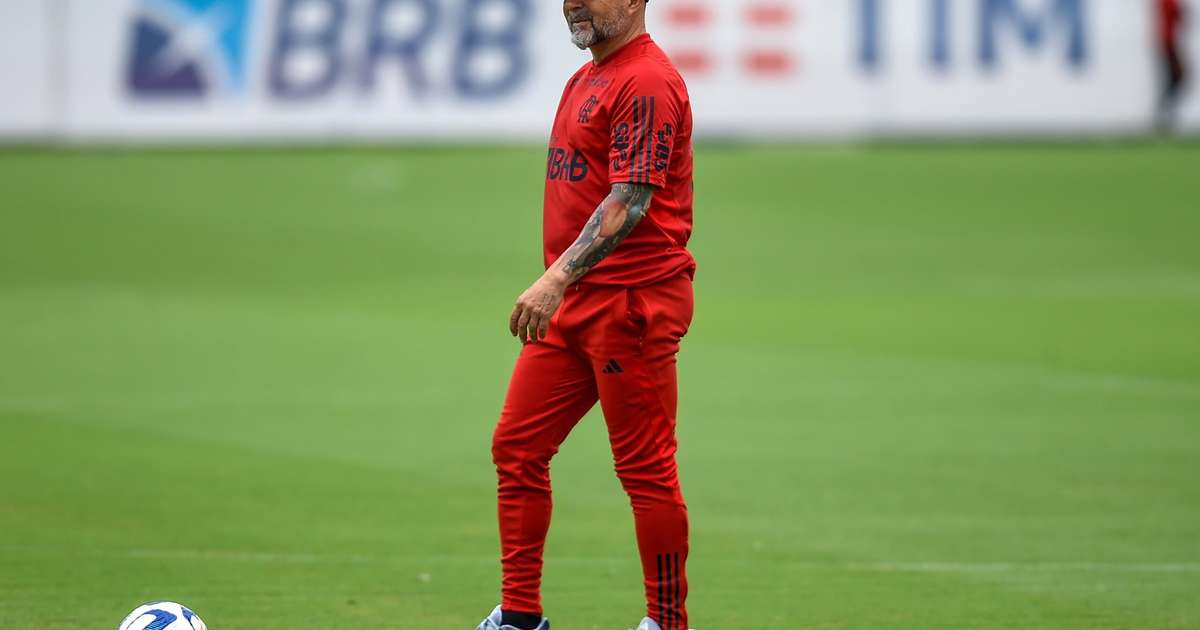 Com futuro indefinido, Sampaoli chega ao Ninho para treino do Flamengo