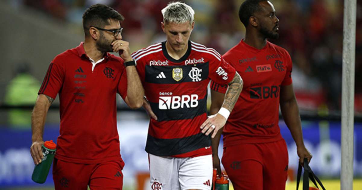 Varela curte postagem do Flamengo sobre demissão de Sampaoli