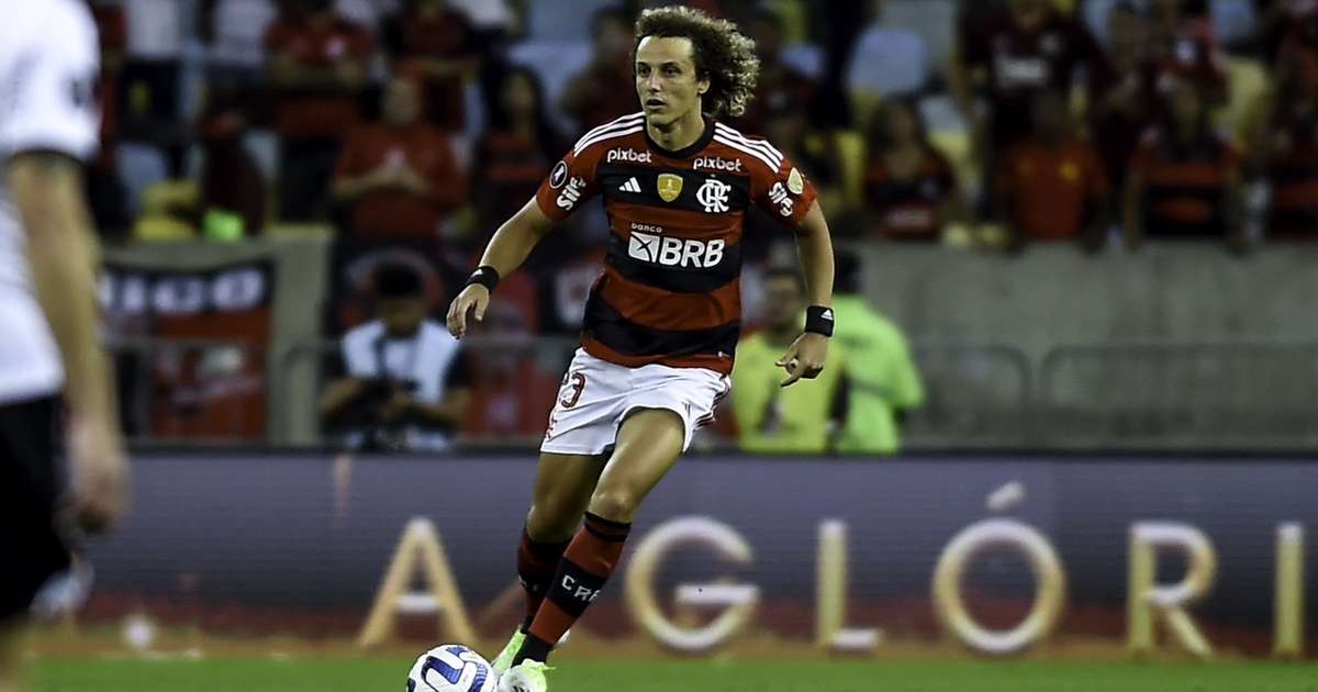 Fora dos planos, David Luiz bate o pé e quer ficar no Flamengo