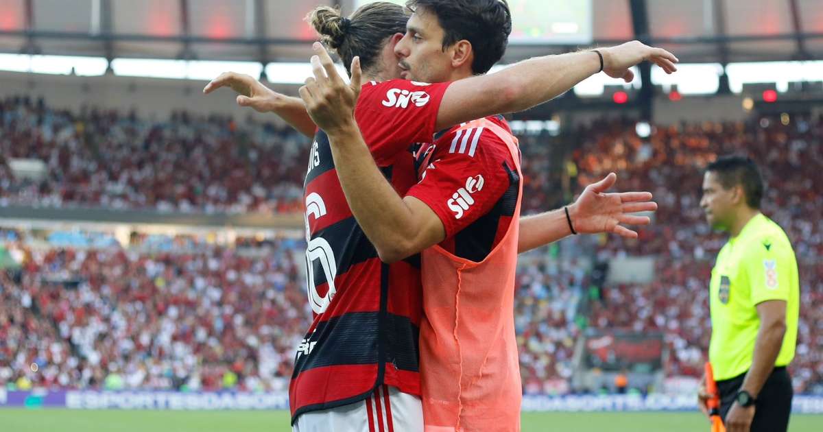 Filipe Luís e Rodrigo Caio são ovacionados e se emocionam com homenagens em adeus no Maracanã