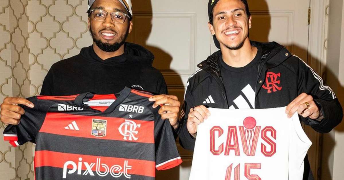 Adidas divulga imagem de nova camisa do Flamengo em ação com Pedro e astro da NBA