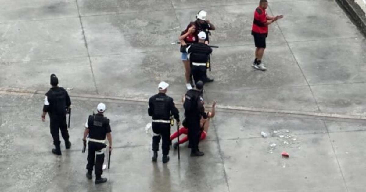 Conflito entre torcidas de Flamengo e Vasco ocorre no Maracanã.