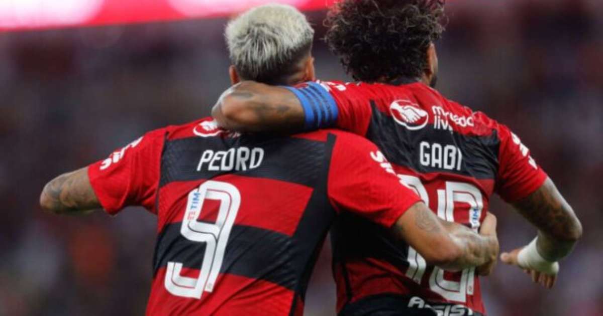 Análise de dérbi entre Pedro e Gabigol destaca habilidade de grandes atletas.