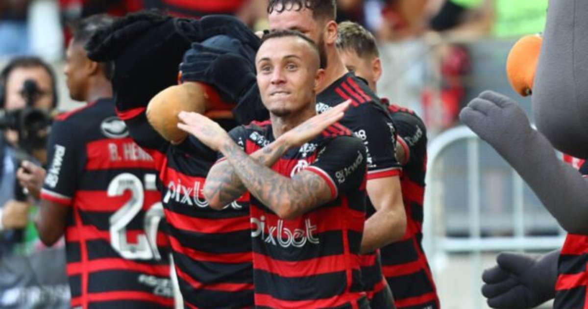 Everton Cebolinha elogia desempenho do Flamengo no Fla-Flu emocionante.