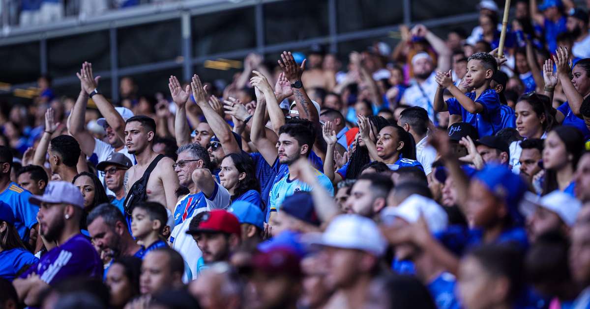 Cruzeiro e Tombense disputam vaga na final do Campeonato Mineiro.