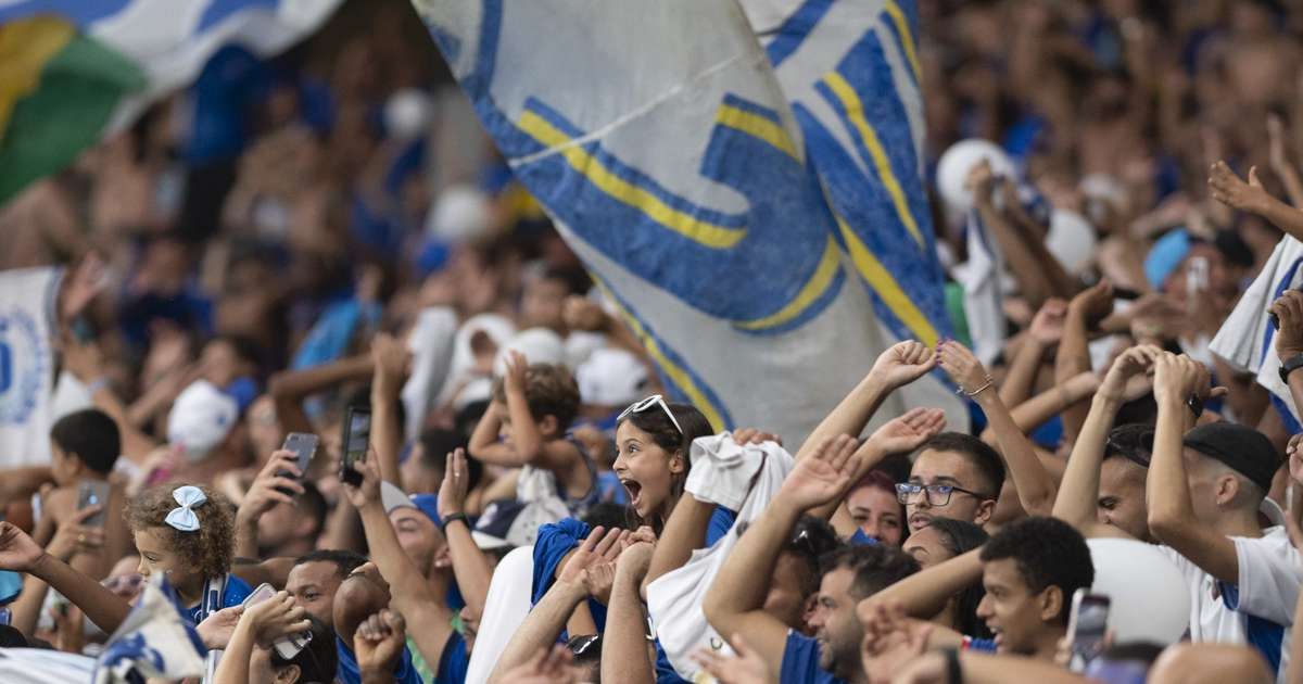 Torcedores do Cruzeiro promovem ação pré-final do Campeonato Mineiro.