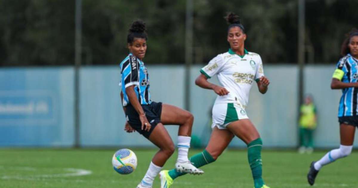 Palmeiras supera Grêmio com uma jogadora a menos no Brasileirão Feminino.