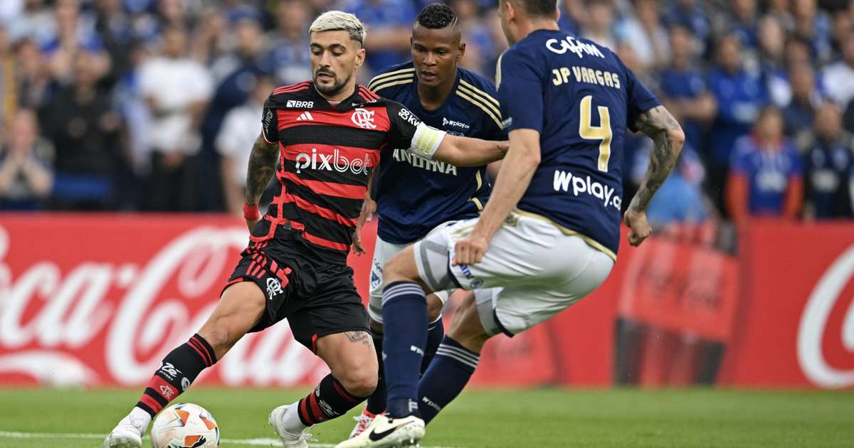 Flamengo abre placar, mas permite empate em estreia na Libertadores contra Millonarios.