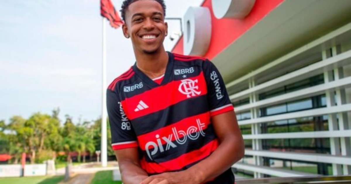 Flamengo agenda apresentação oficial de Carlinhos no Flamengo