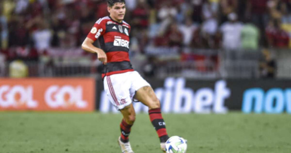 Ayrton Lucas atinge marca significativa em sua carreira no futebol.