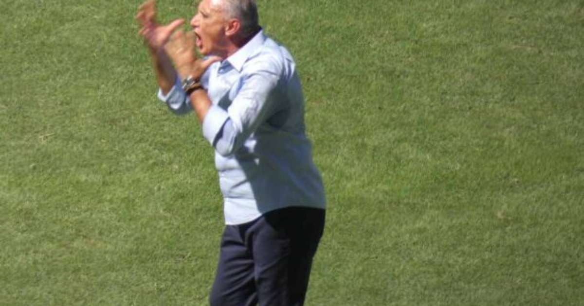 Tite critica desempenho do Flamengo em clássico contra o Botafogo