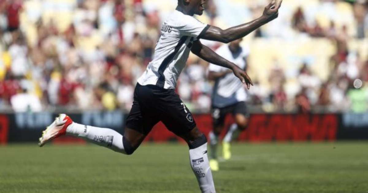 Botafogo assume liderança do Brasileirão ao vencer Flamengo no clássico carioca.