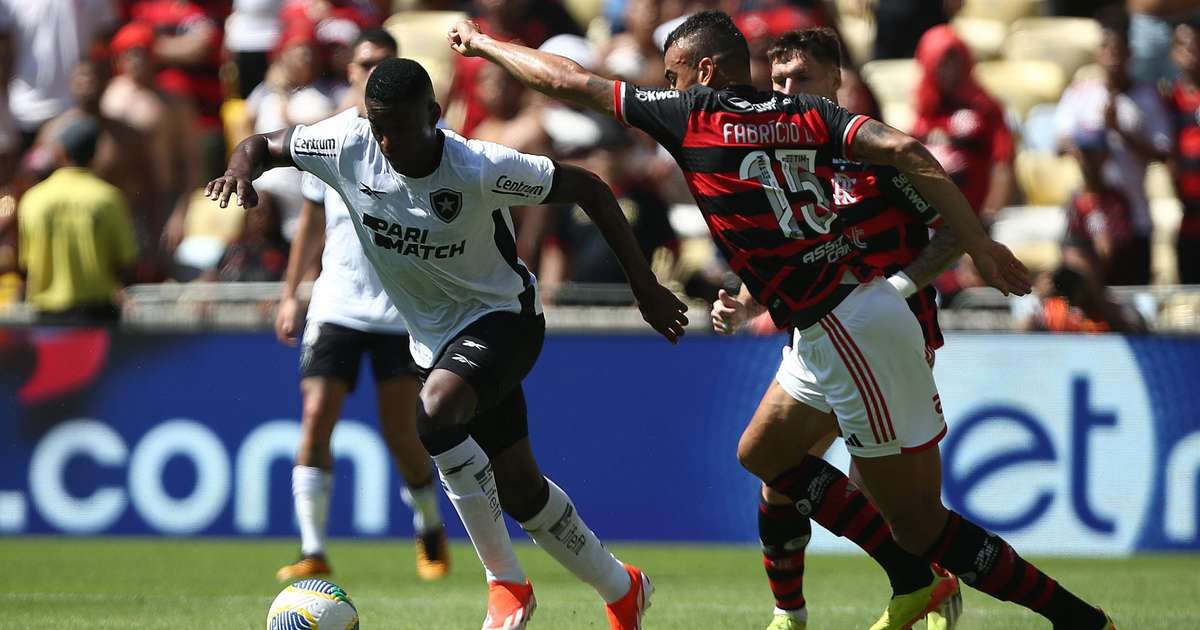 Fabrício Bruno reclama da arbitragem, admite atuação ruim em derrota para Botafogo.