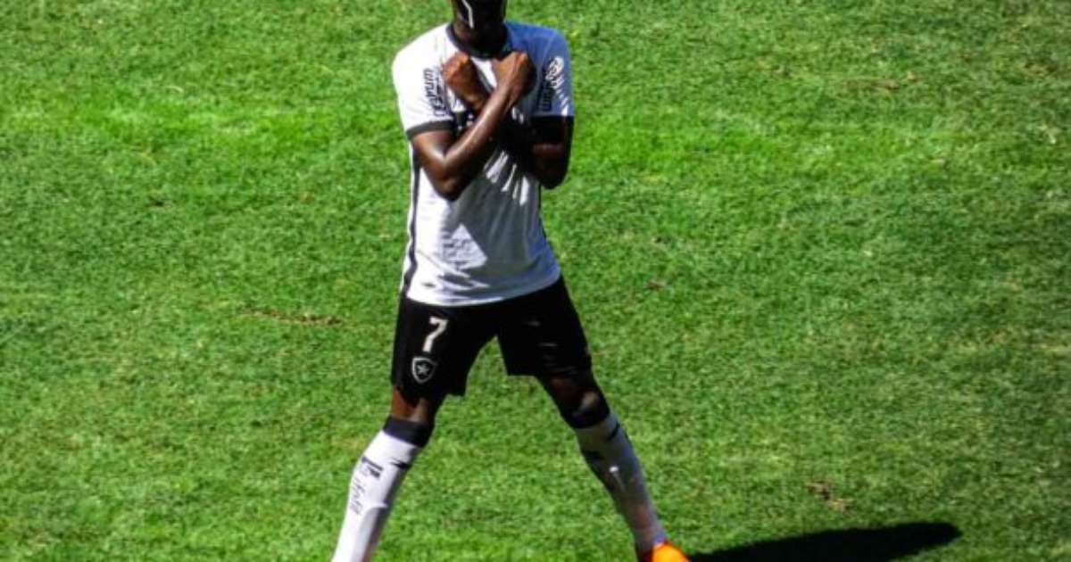 Luiz Henrique atribui gol ao Botafogo a treino eficaz: Ensaiamos e funcionou.