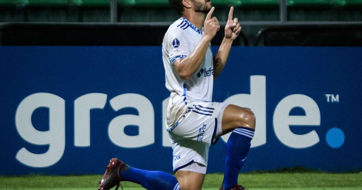 Lucas Silva ressalta importância de gol na vitória do Cruzeiro.