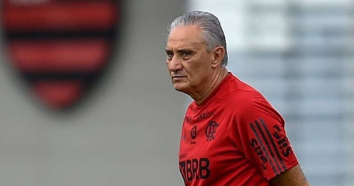 Torcedores pedem saída de Tite em protesto no Ninho do Urubu.