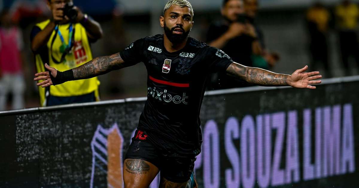 Gabigol é ovacionado por torcedores do Flamengo em chegada a Manaus.