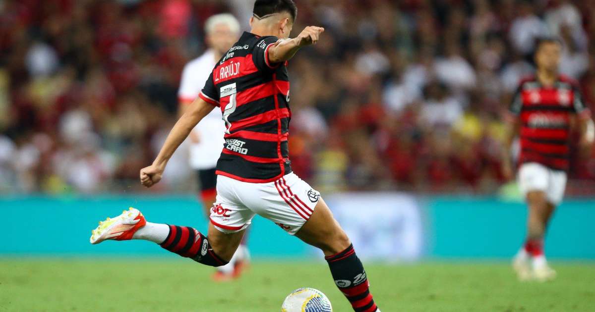 Luiz Araújo se destaca e assume papel de destaque no Flamengo.