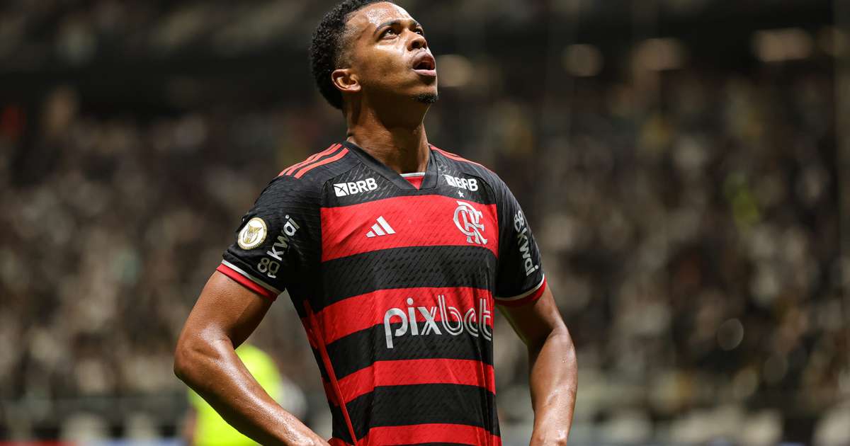 Carlinhos emociona-se ao marcar gol em partida entre Flamengo e Atlético