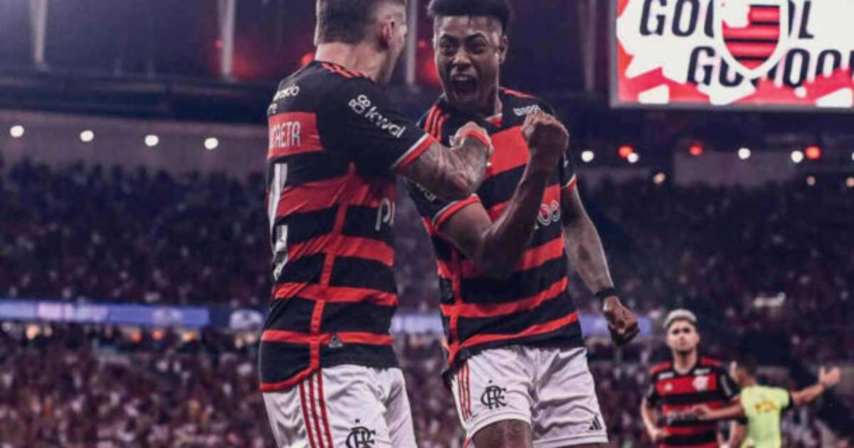 Arrascaeta tranquiliza torcida ao explicar saída por cansaço no futebol.