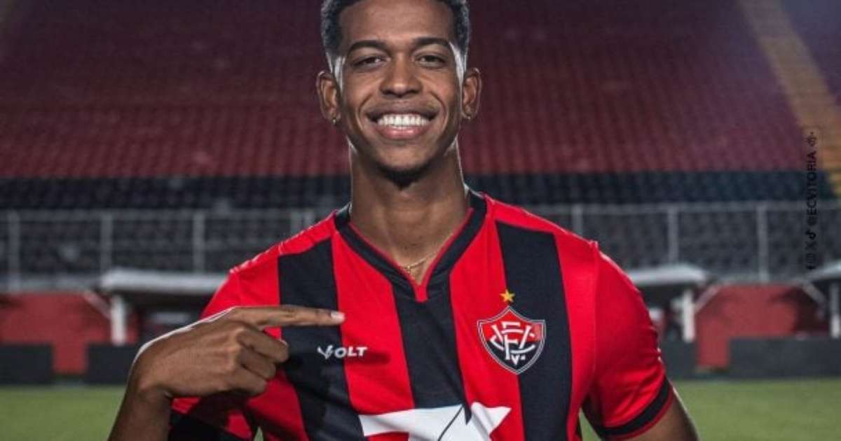 ADEUS! Vitória confirma contratação de Carlinhos por empréstimo do Flamengo