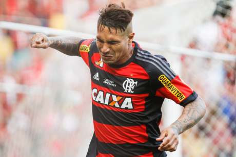ENQUETE: Você acha que Guerrero merece ficar na reserva do Flamengo ?
