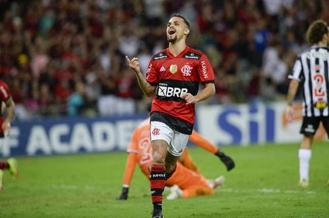 Arrascaeta brinca com Michael após gol em vitória do Flamengo: Quando está feio, esquece