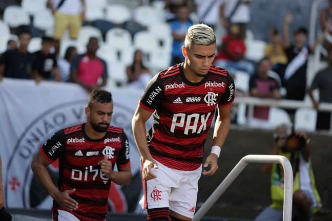 Flamengo divulga relacionados para clássico contra Vasco com três desfalques e duas voltas; veja a lista