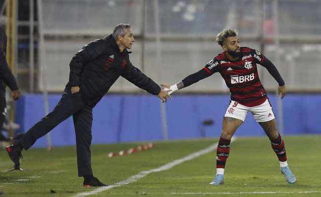 Paulo Sousa justifica saídas de estrelas do Flamengo em segundo tempo ruim na Libertadores