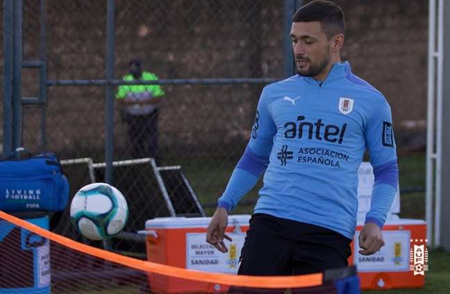 Fora do banco pelo segundo jogo consecutivo do Uruguai, Arrascaeta tem situação explicada pelo técnico