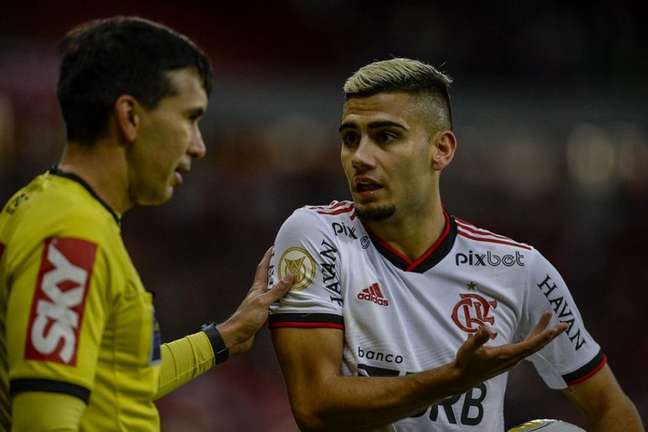 Andreas Pereira desabafa após novo tropeço rubro-negro: Vamos remar contra a correnteza