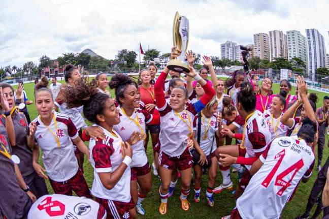 Meninas da Gávea: sub-20 do Flamengo conquista a Taça Unifoot Diamante Pró