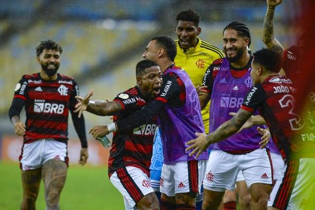 Jogadores do Flamengo exaltam Marinho, autor do terceiro gol da vitória sobre o América-MG