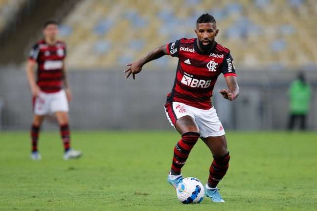 Rodinei acumula nova falha e reacende debate sobre lateral-direita do Flamengo